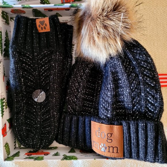 David and Young Dog Mom Hat and Mitten Set New In Christmas Box - Picture 1 of 5